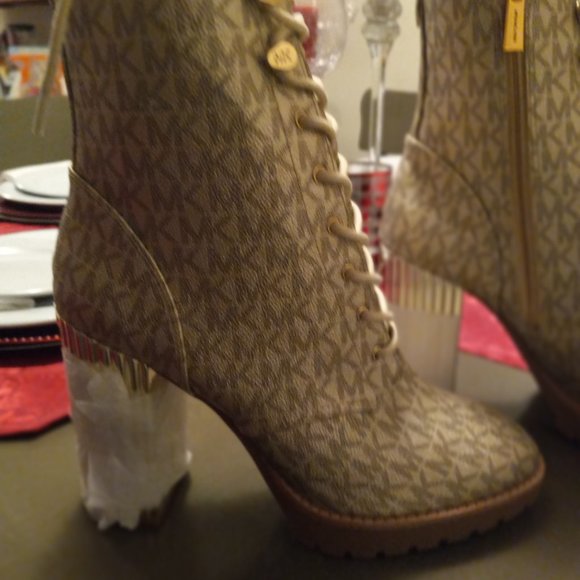 Boots - Picture 3 of 3